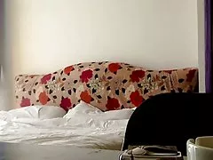 LOL! что он делает? жир китайский человек едва трогает детка