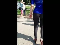 Моя шлюха, прося внимание общественности в ее плотный legging