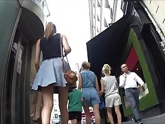 Upskirt - горячий кусок задницу!