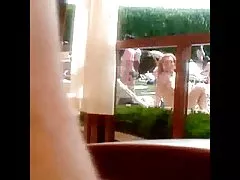 Топлесс девушка бассейн в Софии