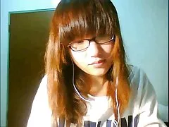 Милые китайские девушки, проблескивая ее сиськи на skype
