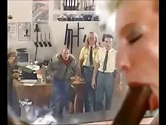 Немецкая сцена 19 короткошёрстные блондинка