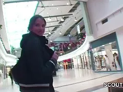 2 мальчика соблазнить странные тощий подростка ебать Туалет в торговом центре