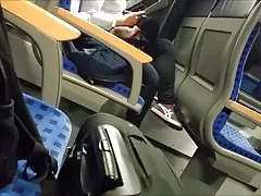 На горячая девушка мастурбирует с сперма