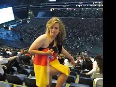 Голый в футбольный стадион