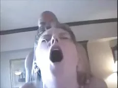 Жена на четвереньках получает его