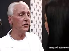 Подросток vixen сосать и ебать старый петух