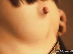 Горячая брюнетка сексуальный танец живота