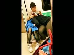 Сосание в полном метро