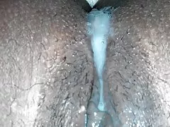Капает из жены киска Creampie