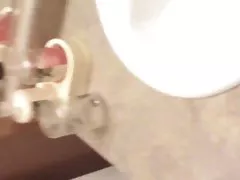 Смелые брюнетка детка фильмы ее себя в ванной комнате, касаясь ее приватные части