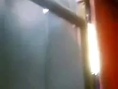 Мигалкой получает мастурбирует из лавочника