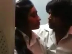 Пара поцелуй