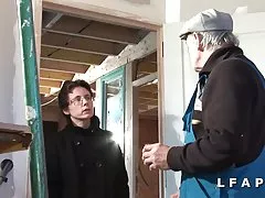 Пожилая Французская серьезным sodomisee в групповуха с дедушкой