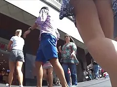 Upskirt - молодой русский шлюха показывает ее Женское нижнее белье