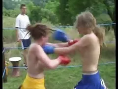 Топлесс колледж стимулированию бокса