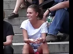 Государственные трусики заглядывает