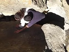 Tugas поймали в скалах
