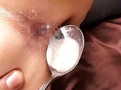 Японская девушка пукает анальный creampie на ложку и ест его