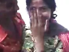 Индийский мальчик пресс девушка сиськи