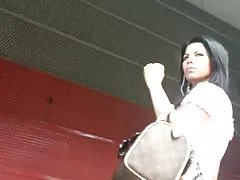 Леггинсы на станции метро