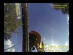Itscleo идет на велосипеде...