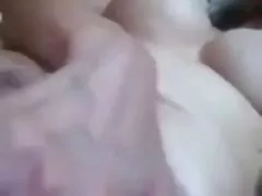 Корейская девушка, играющая на себя