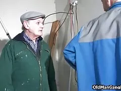 Сумасшедший секс втроем на работе