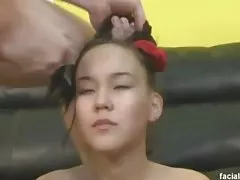 Подростки взять его на лице