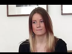 Довольно Венгерский девушка с жесткой форме тела делает кастинг