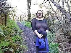 Толстушки celestewoodrow проблескивая груди по дороге