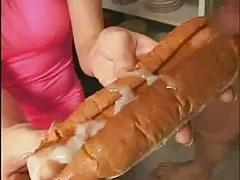Японская девушка ест сперму на продукты питания (3)