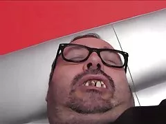 Puta locura иерей Дамиан наказывает подросток с creampie