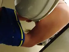 Поймали другую девушку на унитазе wc