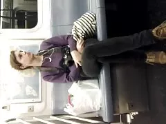 Мигает хуй дрочить в метро