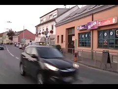 Немецкий любительские общественности трахал в баре у всех посетителей