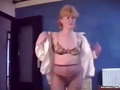 Бабушка до сих пор любит петух