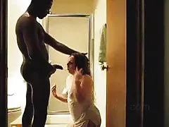 Interacial пара стучать в ванной комнате