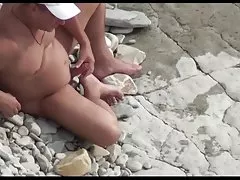 На общественном пляже мужчины разделяют его жена с чужой вуайерист