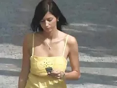 Braless подпрыгивая сиськи