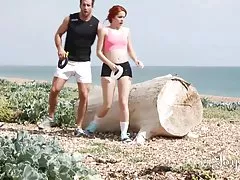 Joybear чувственный естественный рыжий ребенок принимает его в больших