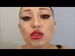 Губная помада на диване. Joi