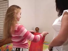 2 горячие красотки наслаждаться друг с другом