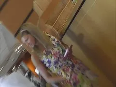 Черт она имеет приятный задницу!