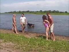 Порно фото ролики 2 неприятную немецкие пары, идя хардкор на берегу реки