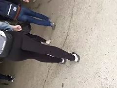 Более Бритс задницу ходьбе