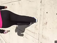 Nice всезнайка pawg в черной йога штаны