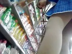 Белые трусики СПГ в Carrefour супермаркет goci Молл, Сурабая, Индонезия