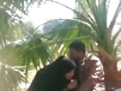 Пакистанские hijabi bj и ручная работа до диплом в общественном парке