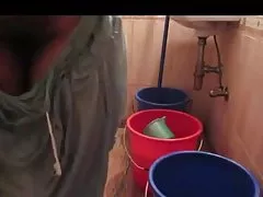 Сексуальная Индийская bhabhi Стиральная closthes